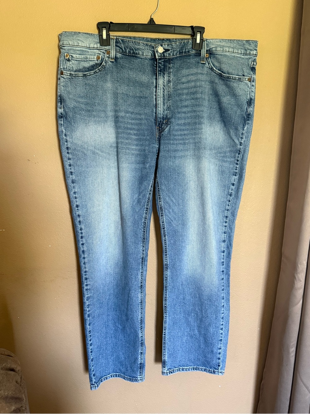 Men’s Levi’s 541 jeans size 44x32